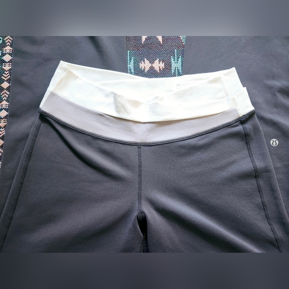 Lululemon Astro Pant (Regular). Size 8. Very soft. Gray - Picture 10 of 14